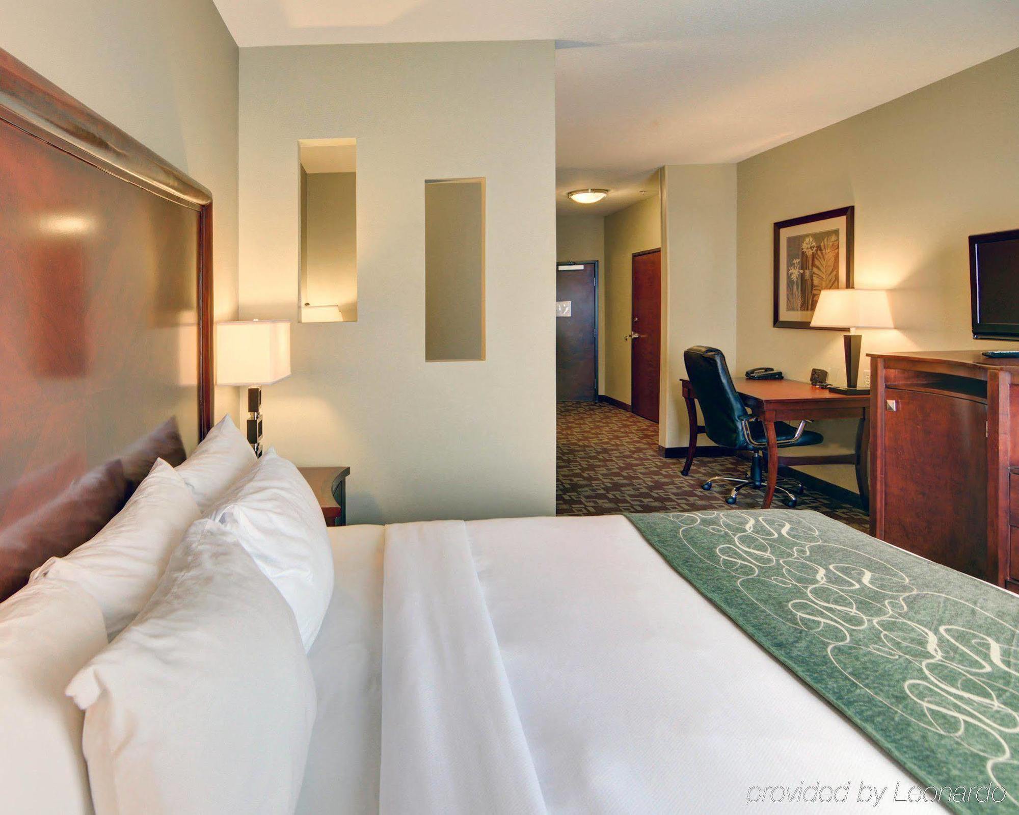 Comfort Suites Near Northeast Mall North Richland Hills Exterior foto